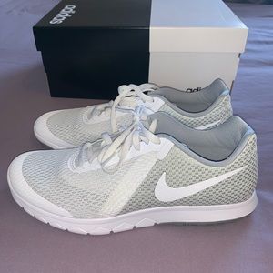 Nike White/Grey Women’s Mesh Sneakers